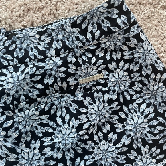 Michael Kors Floral Shorts - Picture 4 of 6